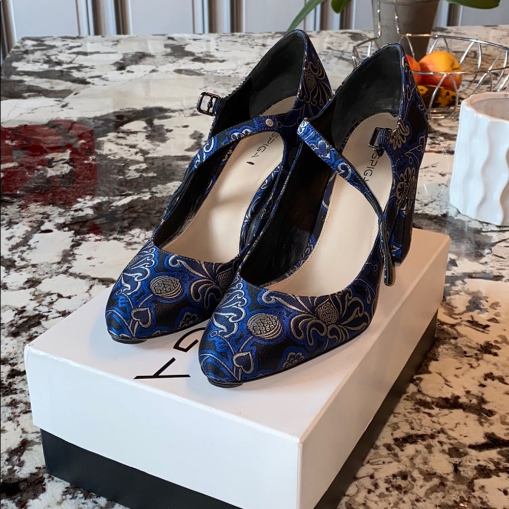 Unique Via Spiga Clunky Heels